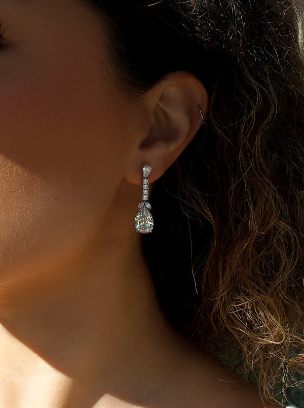 Petites boucles d'oreilles de mariée en argent avec feuilles et larmes