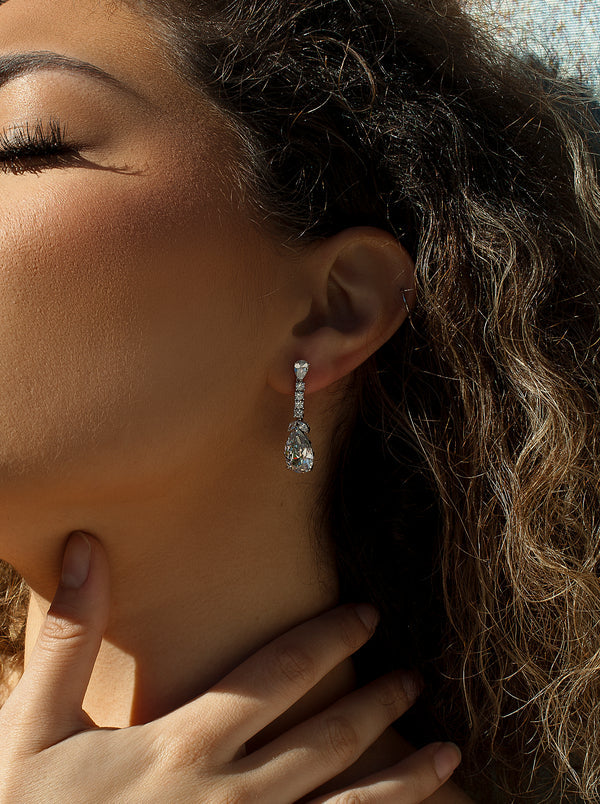 Petites boucles d'oreilles de mariée en argent avec feuilles et larmes