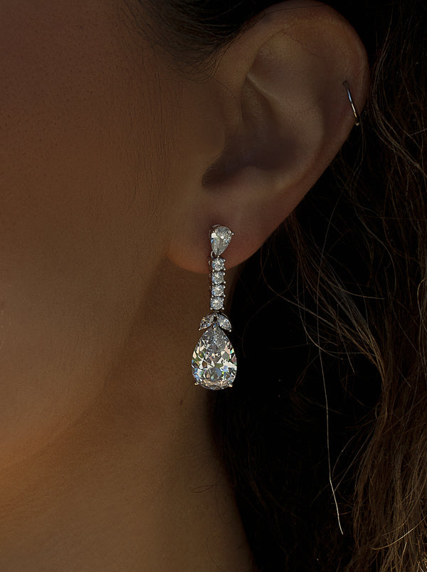 Petites boucles d'oreilles de mariée en argent avec feuilles et larmes