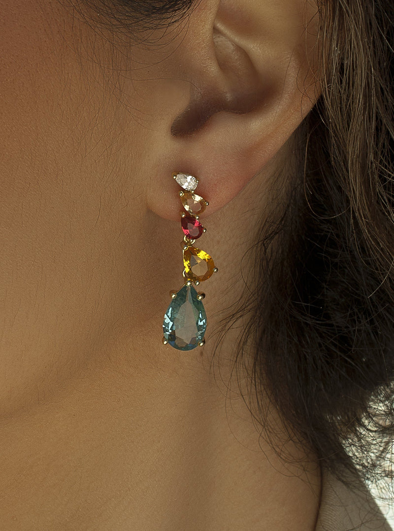 Boucles d'oreilles plaquées or avec pierres de couleur dans les tons bleu, rose et jaune