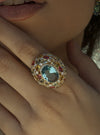 Bague avec pierres colorées dans des tons vifs