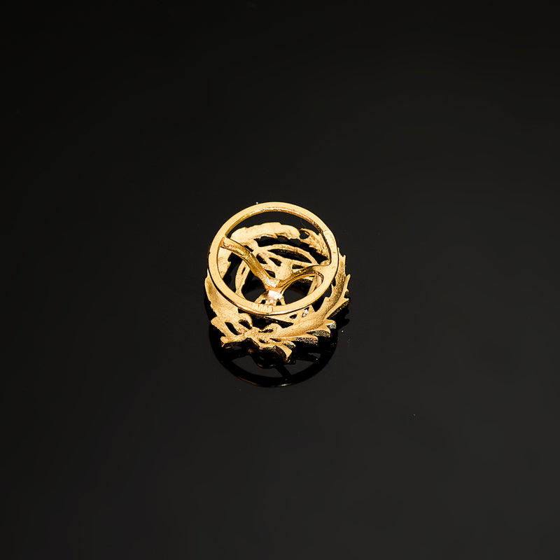 18K Yellow Gold Fine Art Badge. 15 x 14 mm