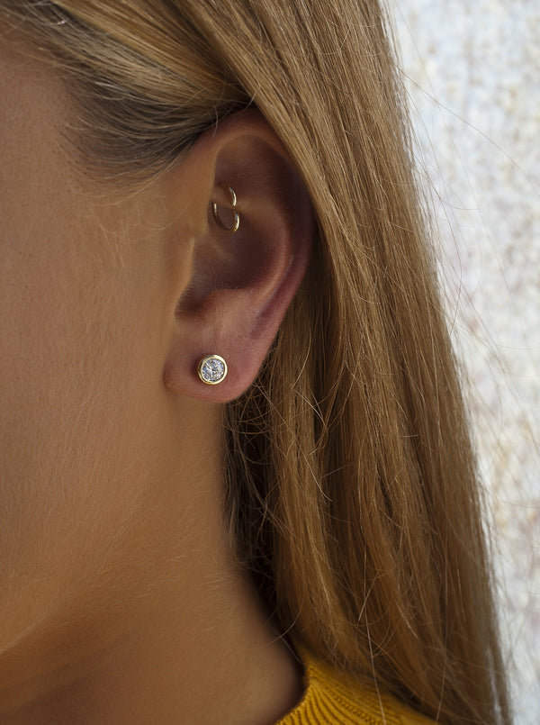 Petites boucles d'oreilles en argent avec motif Dormilona en or