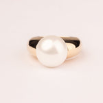 Plain silver ring with shell pearl plated in 18k gold