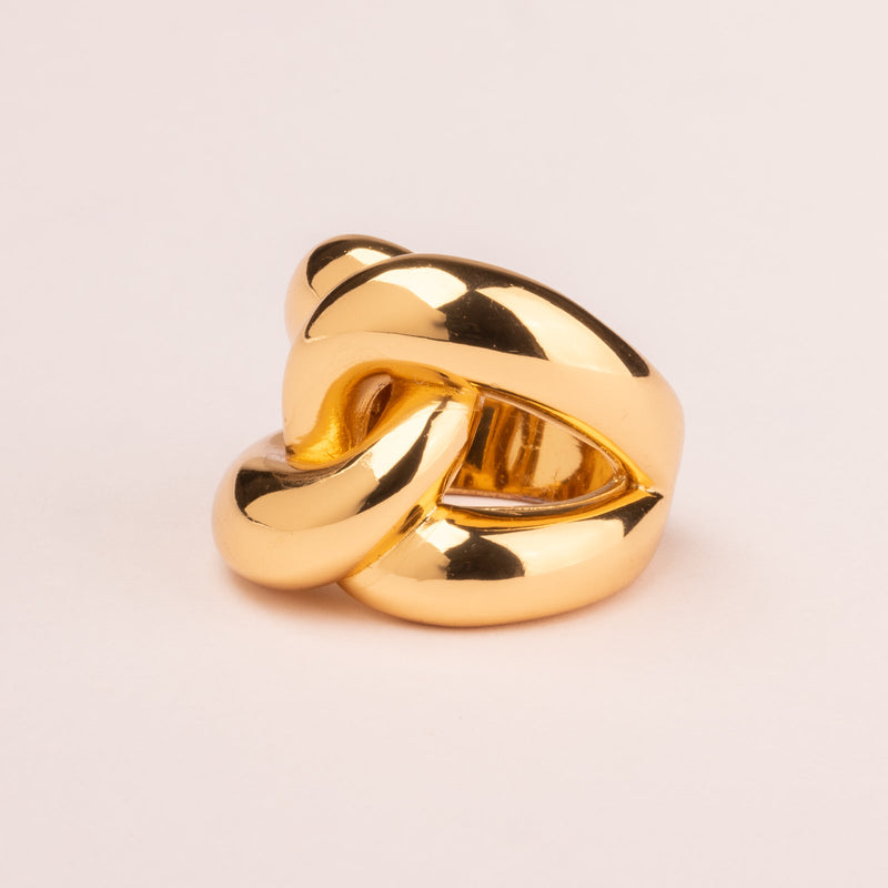 Anillo nudo liso bañado en oro 18k