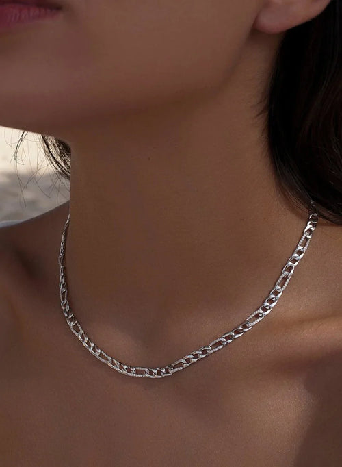 Short Necklaces in Silver Shiny Chain Design