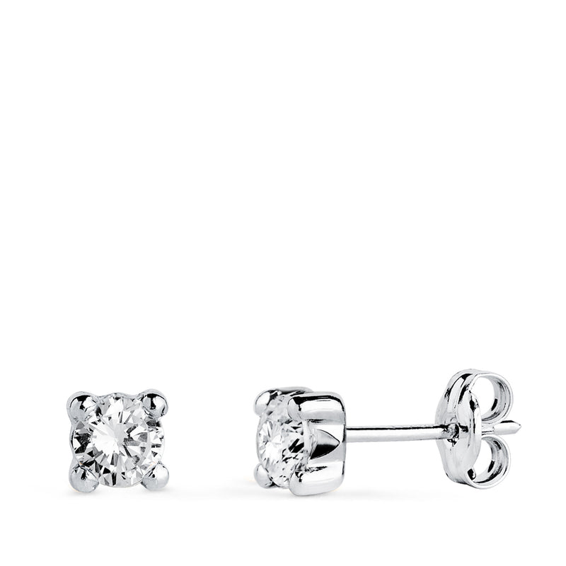 18K White Gold Earrings 4mm Zirconia With 4 Claws. Width: 4.5 mm. Pressure Closure