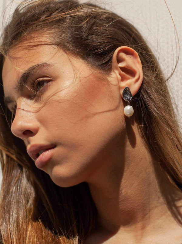 Boucles d'oreilles en perles suspendues au design liquide irrégulier