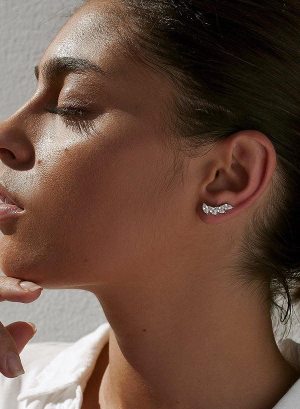 Silver climbing earrings with four zircons in a rhombus design