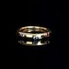 Anillo liso con circonitas de colores